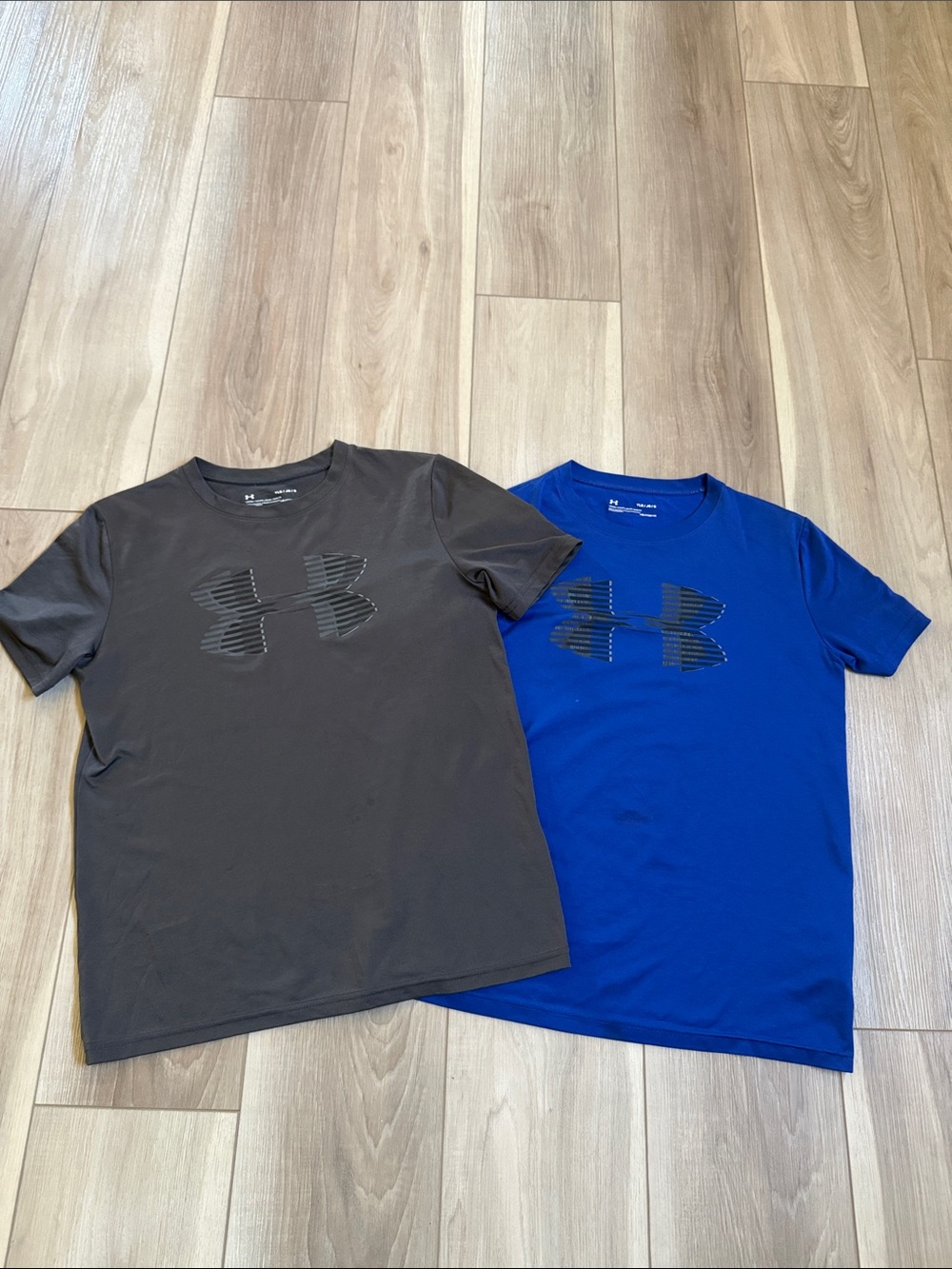 Under Armour Boys Short Sleeve Tees in Royal Blue and Charcoal